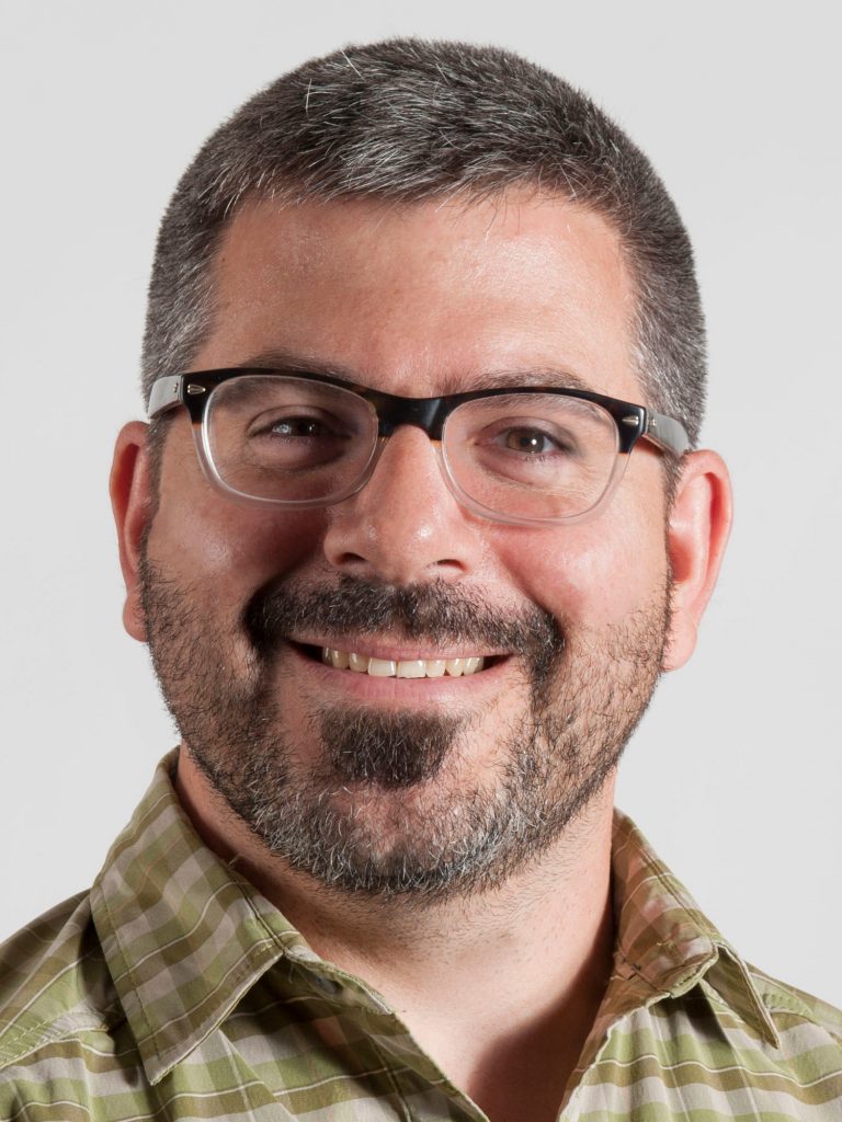 Who can I talk to about UConn online puppetry courses? Puppet Arts